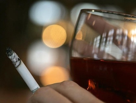 OFICIAL: Se interzice fumatul in preajma minorilor si comercializarea alcoolului de la 22:00 pana la 09:00