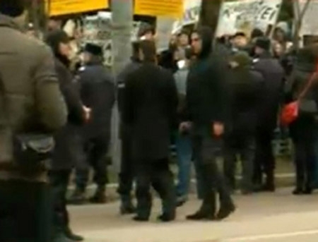 Sedinta comuna a Guvernelor Romaniei si Republicii Moldova, la Iasi. Premierii, intampinati cu proteste