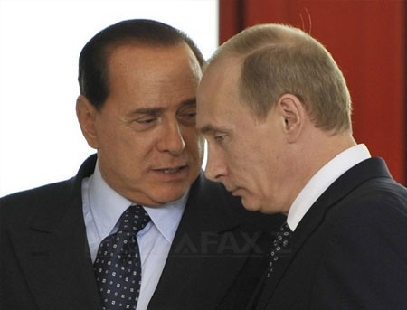 Berlusconi il elogiaza pe Putin: Este un barbat extraordinar, simplu si modest. A facut multe pentru tara sa
