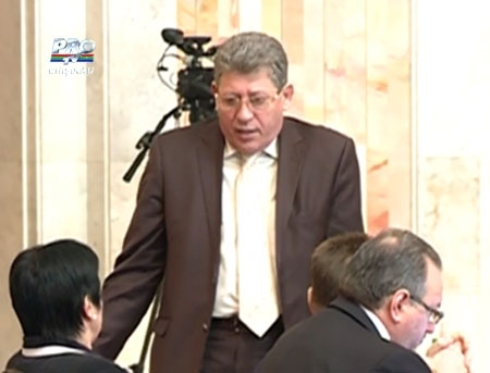 Scandal in Parlament! Cui i-a spus Ghimpu "Inchide gura!" si pe cine duce Alianta in CARUCIOR