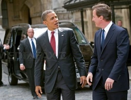 Obama i-a oferit lui Cameron un gratar si a primit de la el o masa de ping-pong