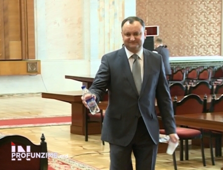 Dodon il tine pe jar pe Timofti: Vom anunta decizia MAINE, de la tribuna Parlamentului