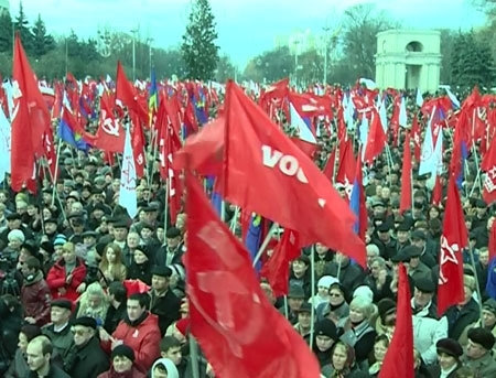 VIDEO. "Jos Timofti!" Comunistii protesteaza in fata Curtii Constitutionale