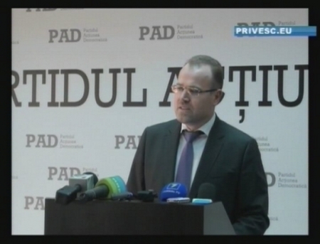 Nostalgie? Godea are in cabinet, in rama, un document semnat de Filat. Ce functie i s-a propus