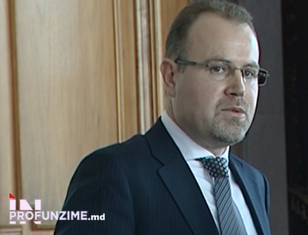 Godea nu se lasa: Propun includerea pe ordinea de zi a proiectului 316! Popa: Care-i graba? Lupu: E vorba de paginuta pe care am semnat-o