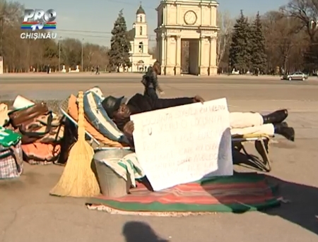 VIDEO. Curtea a decis: Fara corturi in Piata Marii Adunari Nationale! Protestatarii, nici gand sa plece