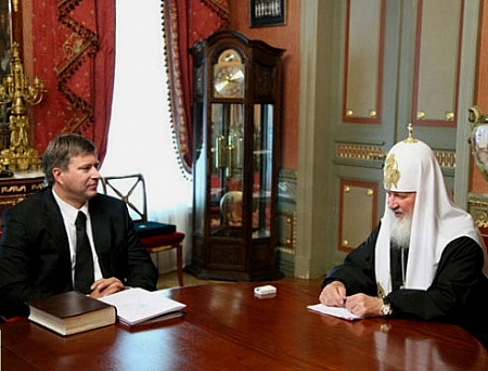 FOTO si VIDEO. SCANDAL cu Photoshop, la Biserica din Rusia! Cum a fost ascuns ceasul de lux al Patriarhului Kiril