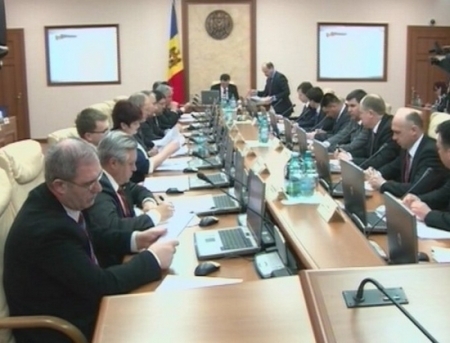 DOC. VIDEO. Demnitarii, mai bine platiti! Ce salarii vor avea Nicolae Timofti, Vlad Filat sau Dorin Chirtoaca
