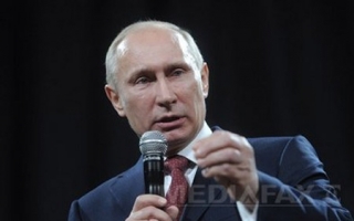Mai multi deputati rusi au parasit Duma pentru a protesta fata de discursul lui Vladimir Putin
