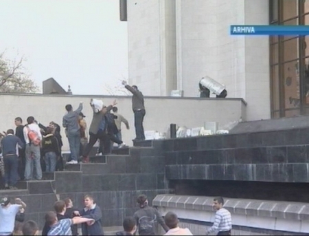 VIDEO. Liberalii insista ca sediile parlamentului si presedintiei sa fie reparate cat mai curand
