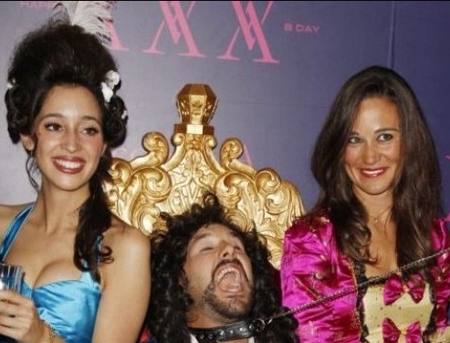 FOTO. Scandal la Casa Regala. Pippa Middleton, la o petrecere destrabalata cu "Marchizul de Sade"