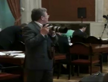Idee de la Marian Lupu: Deputatii sa ia camera si sa filmeze prin sala! Dl Ghimpu, pe post de reporter!