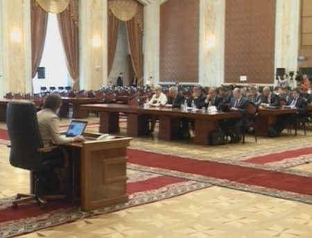 VIDEO. Drapelul ii desparte! Liberalii, suparati foc pe Filat: S-a procedat imatur si a fost un gest egoist!