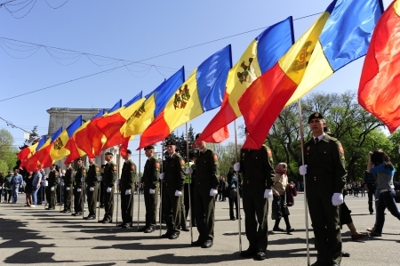 58% dintre moldoveni vor ca disciplina studiata in scoli sa fie ISTORIA! Ce limba si ce drapel vor cetatenii? Sondaj IMAS