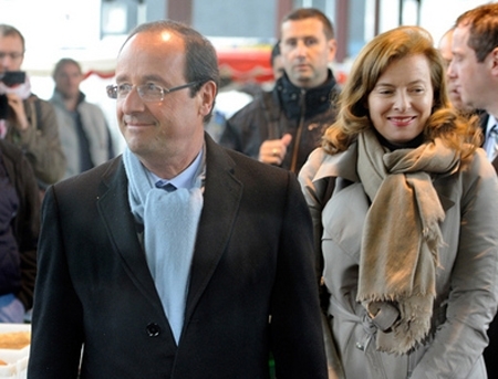 Jurnalista Valerie Trierweiler, prietena lui Francois Hollande, este noua Prima Doamna a Frantei