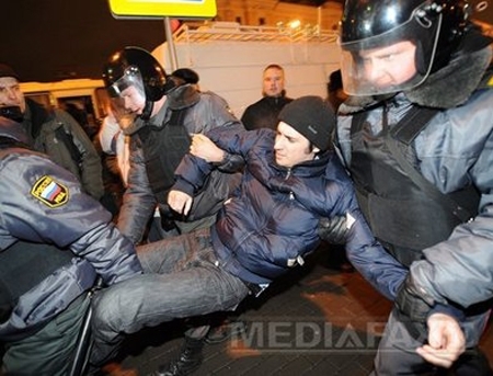 Cincizeci de protestatari rusi au fost arestati la Moscova in cadrul unui miting anti-Putin