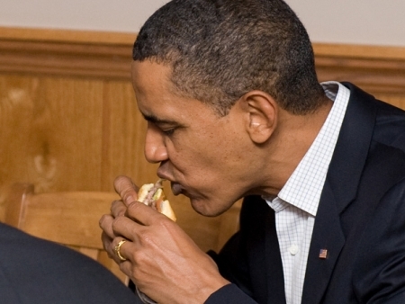 O asociatie medicala ii cere lui Obama sa nu mai consume hamburgeri in public