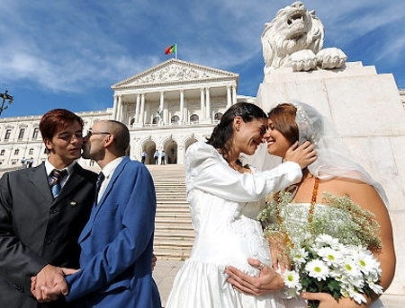 Obama s-a declarat in favoarea mariajului intre persoane de acelasi sex