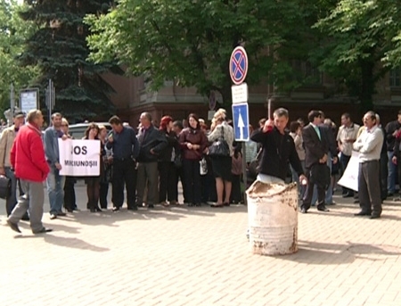 De la Primarie la Guvern. Refugiatii Transnistreni vor sa-si privatizeze apartamentele. Ce spun autoritatile