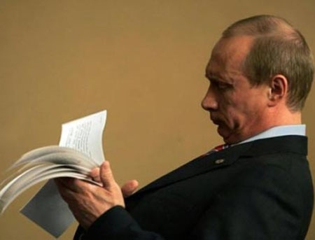 VIDEO. Tinerii liberali i-au trimis o scrisoare lui Vladimir Putin. Ce i-au scris