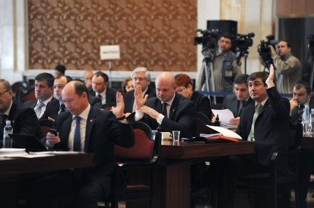 "Oficialii sa vina la Parlament cu poze, ca sa stim ca nu sunt din Arabia Saudita!" Strategia MD 2020, "o teza de licenta a unui student ASEM"