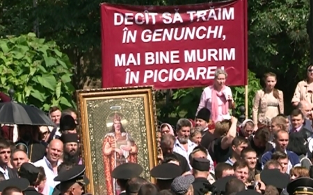 VIDEO. Legea egalitatii, votata cu huiduieli si altercatii! Zeci de oameni au incercat sa impiedice votarea