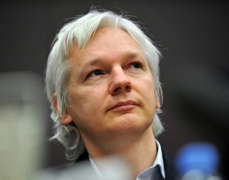 VIDEO. Julian Assange va fi extradat in Suedia, pentru a fi judecat pentru viol!