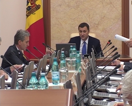 VIDEO. Optimismul guvernului se duce pe apa sambetei! Atat veniturile, cat si cheltuielile vor fi reduse simtitor!