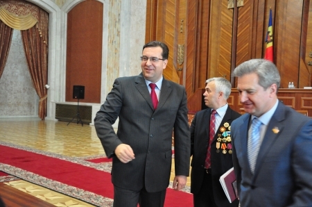 VIDEO. Lupu: Voi sta cu mare placere cu fundul la Dvs! Cui i-a spus asta presedintele Parlamentului