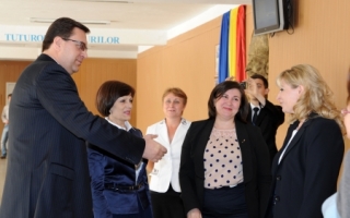 VIDEO. Hohote de ras la Parlament! Cu cine nu vrea sa se pupe Lupu si de ce Ghimpu e "iubitor de femei"