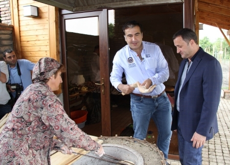 FOTO. Filat, in vizita acasa la Saakashvili! Cum a fost primit premierul