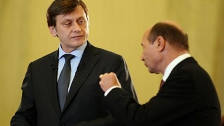 Traian Basescu i-a predat mandatul de presedinte lui Crin Antonescu