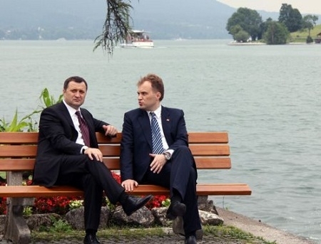 Vlad Filat a zburat in Grecia cu Mitropolitul Vladimir si cu " presedintele rmn" Sevciuk?