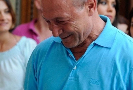 Misterul tricoului albastru purtat de Basescu, dezvaluit