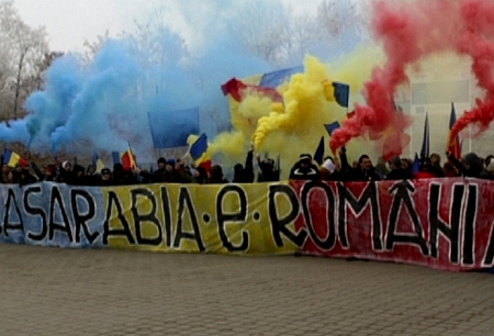 VIDEO. Marsul Unirii, marcat de incidente la Cahul! Liga Tineretului Rus si "Patriotii Moldovei" i-au imbrancit pe manifestanti