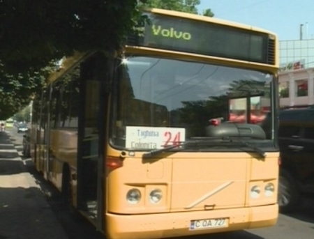 VIDEO. Doua autobuze second-hand aduse din Norvegia, prezentate lui Chirtoaca! Primarul, huiduit