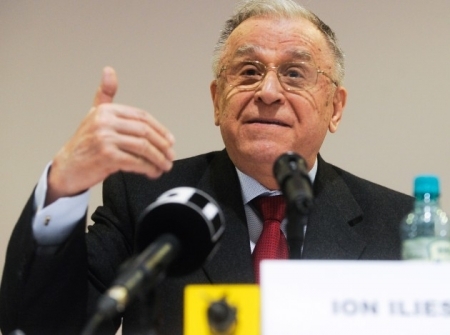 Ion Iliescu: Curtea Constitutionala trebuie sa valideze referendumul