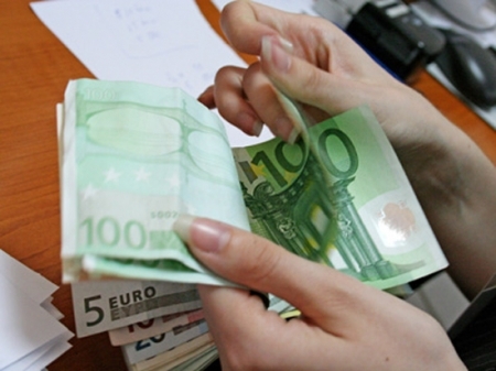 De ce bancile nu ieftinesc creditele