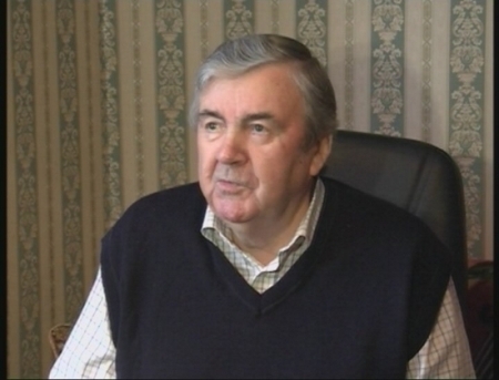 Mircea Snegur: Secera si ciocanul sunt simboluri inutile pentru Republica Moldova