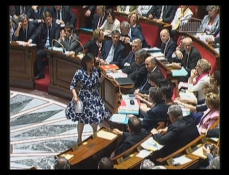 VIDEO. Scandal in guvernul francez! O femeie ministru, huiduita pentru ca a imbracat o rochie mai indrazneata