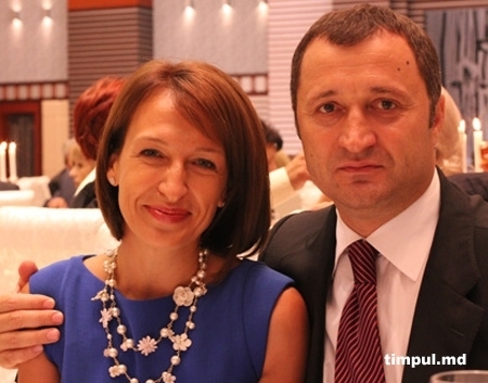 OFICIAL. Vlad Filat si Sanda Filat au divortat in baza unei decizii comune. VIDEO
