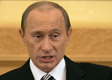VIDEO. Moment stanjenitor pentru Putin. Ce a facut presedintele rus dupa ce un preot a vrut sa-i sarute mana