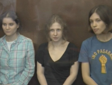 VIDEO. Fetele de la Pussy Riot, condamnate la doi ani de inchisoare! Reactia neasteptata la auzirea sentintei