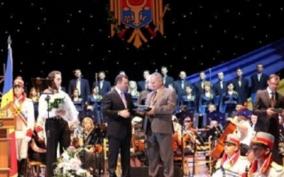 Guvernul isi justifica premiile acordate lui Pasat, Tanase, Juravschi si Grecu