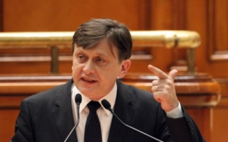 VIDEO. Antonescu: "Nu ma retrag din politica, pentru ca Traian Basescu a fost demis in realitate"