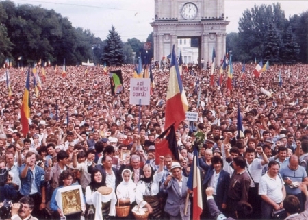 Roman Mihaes: Ma mindresc cu faptul ca sunt moldovean si roman si va felicit cu ziua Independentei R. Moldova. Desprinderea de URSS a fost eliberare de sub ocupatie.
