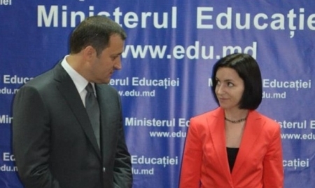 Filat catre Ministerul Educatiei:  Tuturor elevilor sa le fie explicata semnificatia simbolurilor de stat