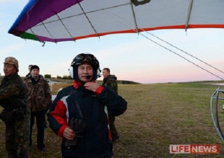 VIDEO. Putin, presedinte si in cer! A ghidat din deltaplan zborul pasarilor calatoare