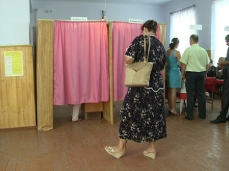 VIDEO. Alegeri in Gagauzia. 163 de candidati, inscrisi in cursa. Printre acestia este si o fosta Miss