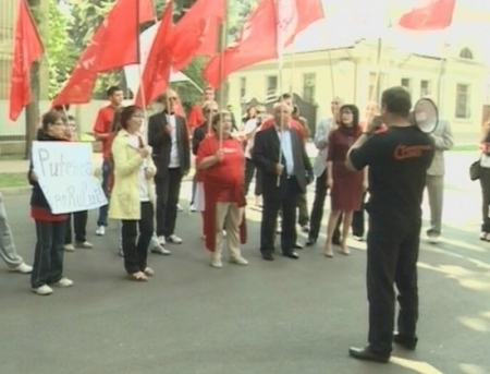 Comunistii nu renunta la proteste! Cer in continuare convocarea de urgenta a sedintei Parlamentului